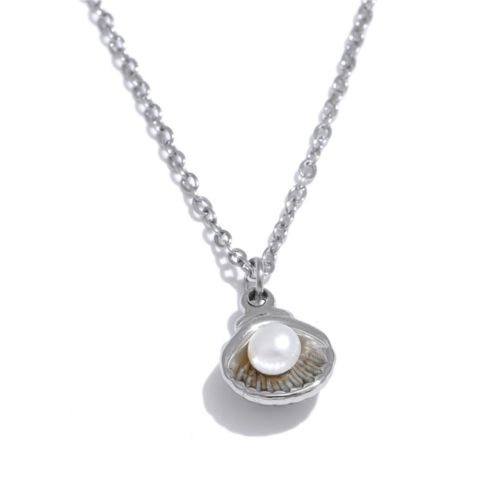 Vérane Pearl Necklace - Cardi Bella
