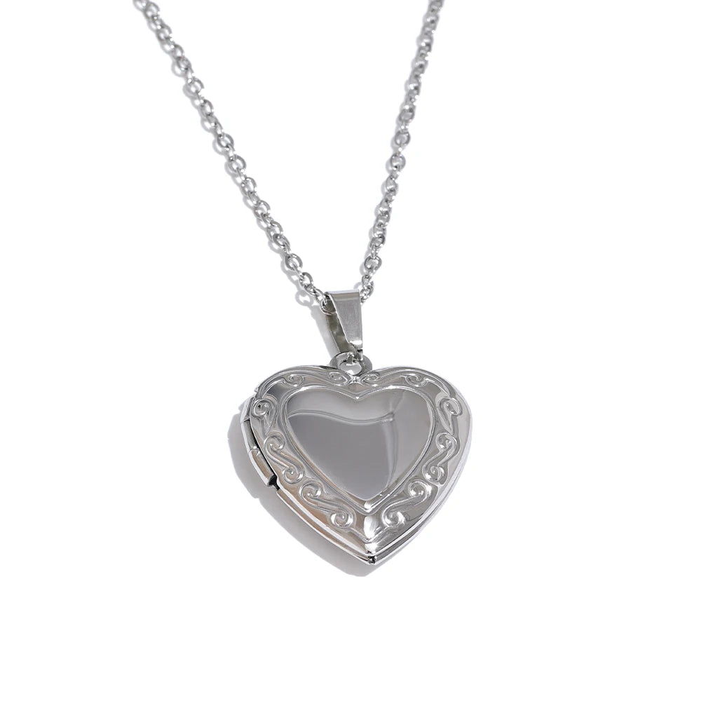 Amoria Keepsake Locket - Cardi Bella