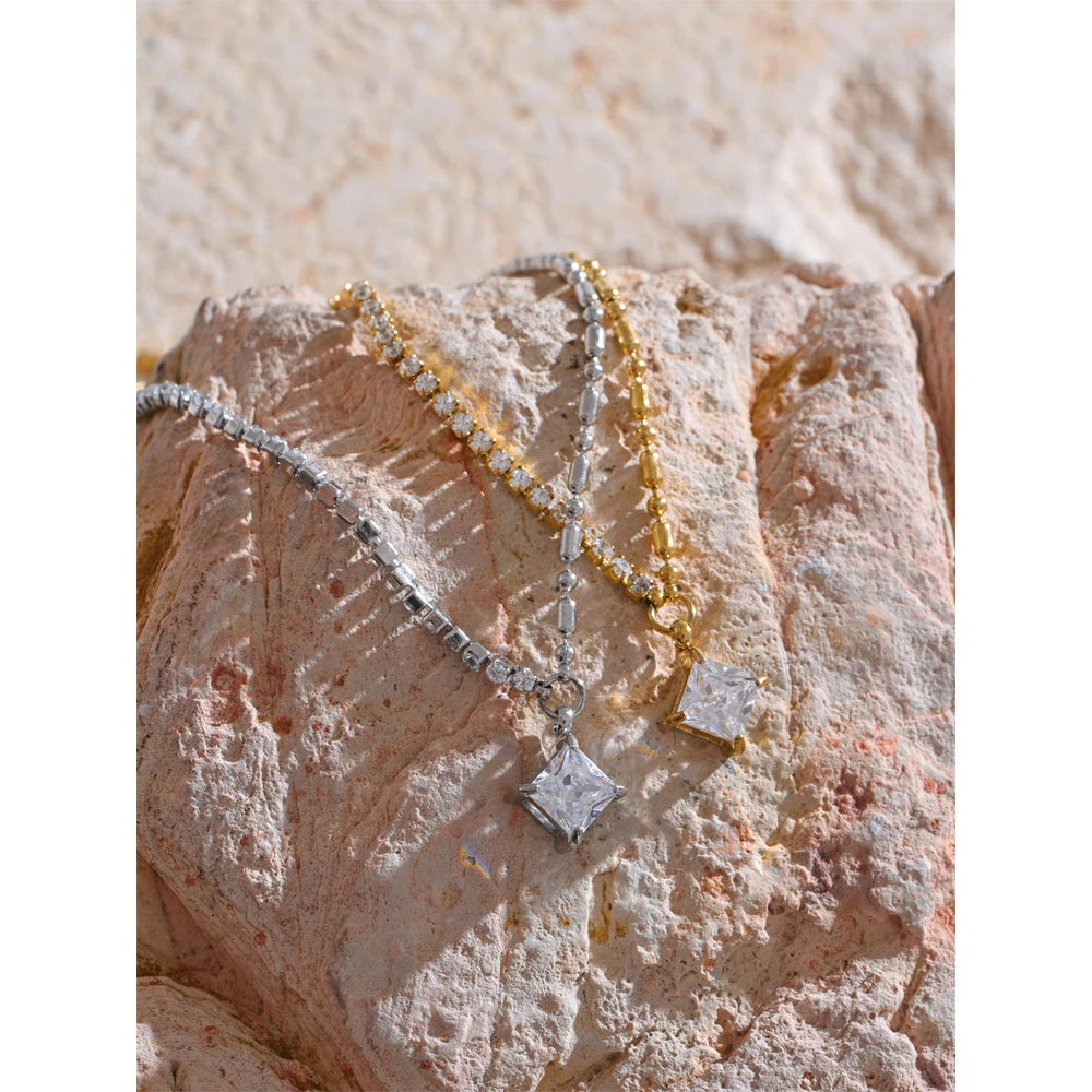 Estrella Divina Necklace - Cardi Bella