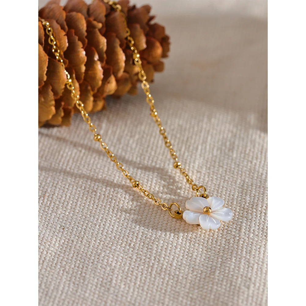Blossom Breeze Necklace - Cardi Bella