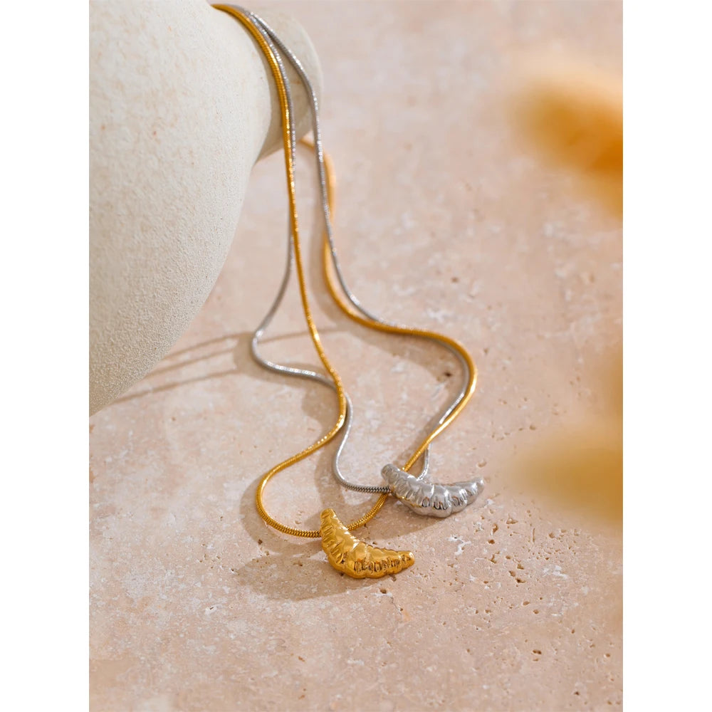 Le Cute Croissant Necklace - Cardi Bella
