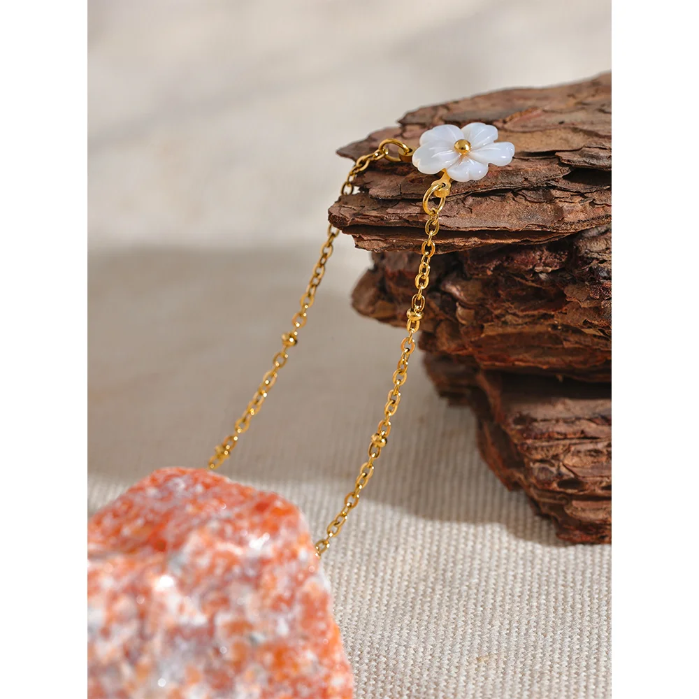 Blossom Breeze Necklace - Cardi Bella